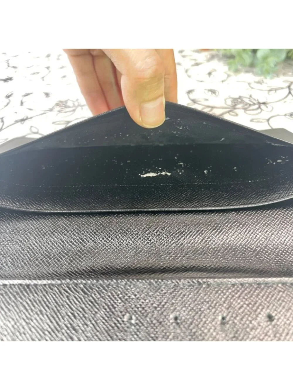Louis Vuitton Portefeuille Brazza Epi Wallet Black